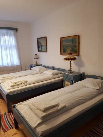 Фото номера Трехместный номер с ванной комнатой Гостевой дом Pensiunea Sachsenhof г. Băgaciu 2